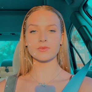 Meet your Posher, Caroline